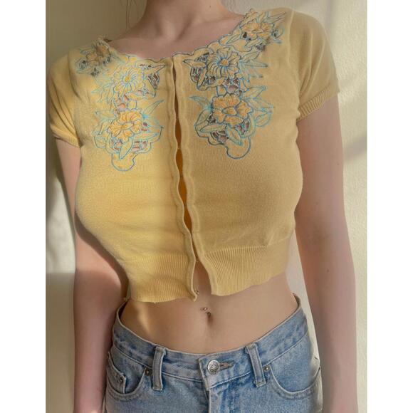 Floral Embroidered Clasp Cardigan - Picture 4 of 5